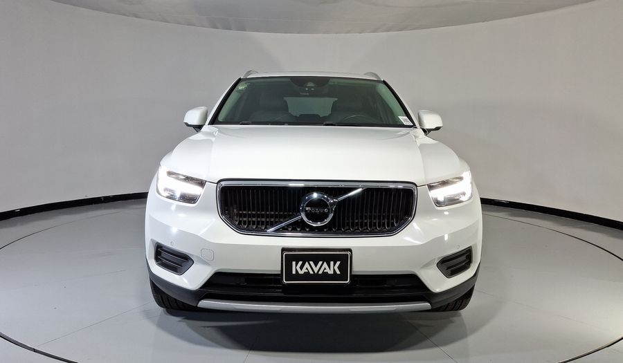 Volvo Xc40 2.0 T4 MOMENTUM AUTO Suv 2021