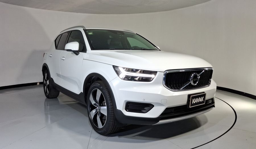 Volvo Xc40 2.0 T4 MOMENTUM AUTO Suv 2021