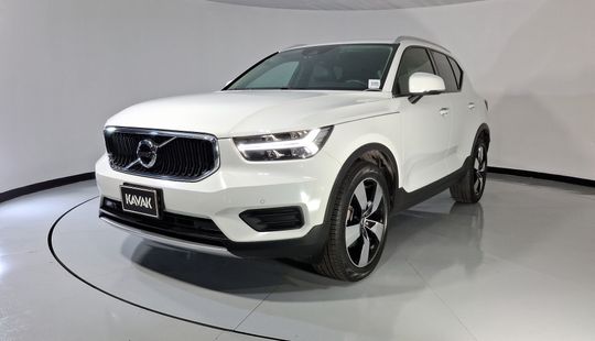Volvo • XC40