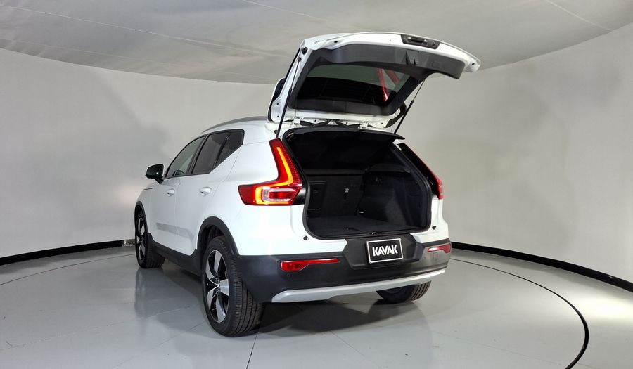 Volvo Xc40 2.0 T4 MOMENTUM AUTO Suv 2021