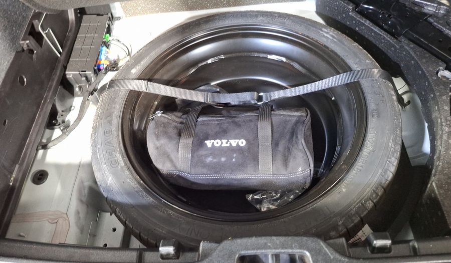 Volvo Xc40 2.0 T4 MOMENTUM AUTO Suv 2021