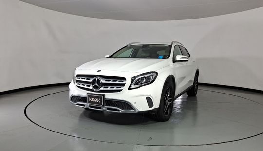 Mercedes Benz • Clase GLA