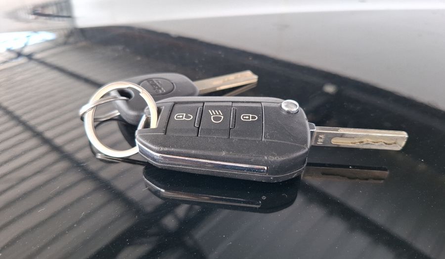 Peugeot 208 1.5 ALLURE TOUCHSCREEN Hatchback 2016