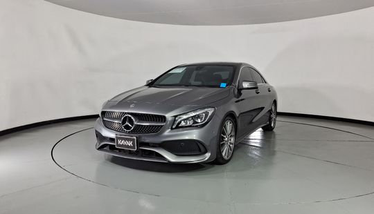 Mercedes Benz • Clase CLA