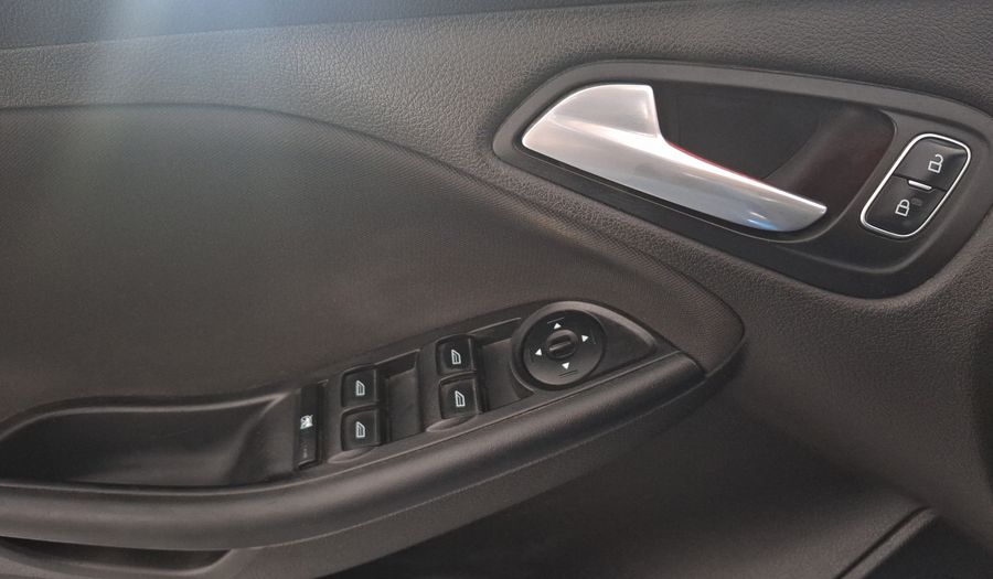 Ford Focus 2.0 SE MT Hatchback 2016