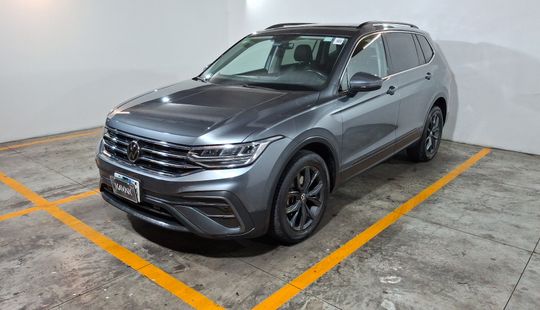 Volkswagen • Tiguan