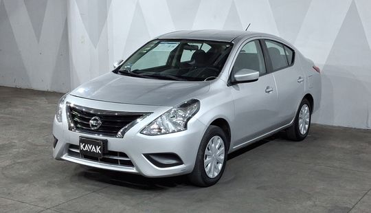 Nissan • Versa