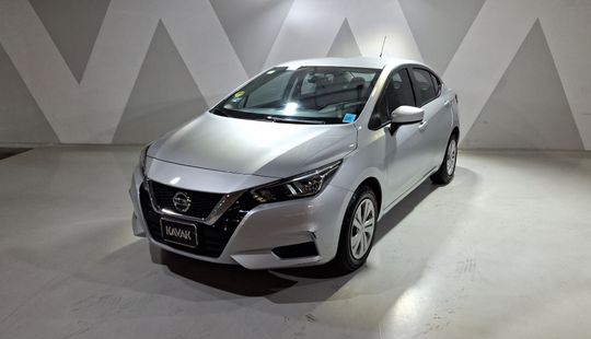 Nissan • Versa