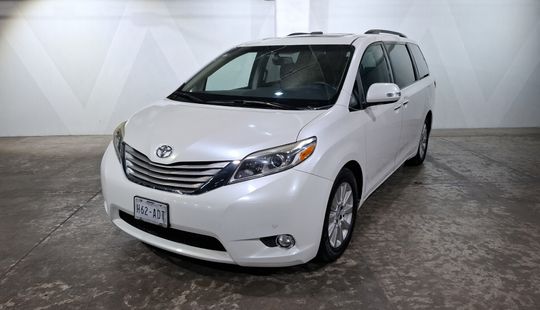Toyota • Sienna
