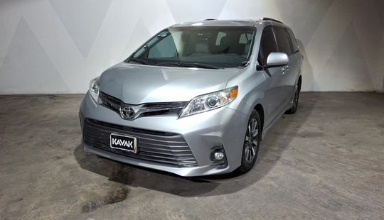 Toyota • Sienna