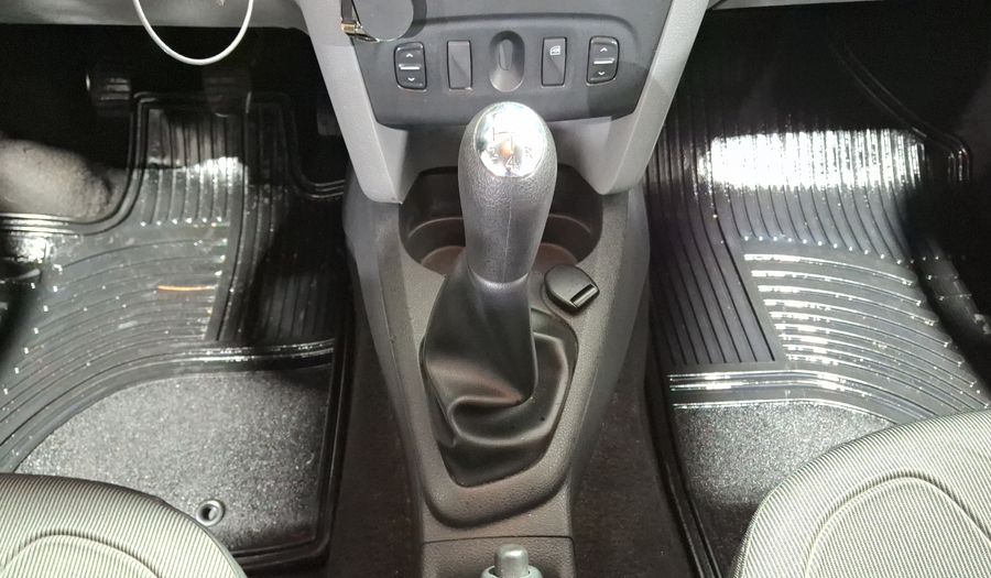 Renault Logan 1.6 DYNAMIQUE MT Sedan 2015