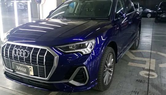 Audi • Q3