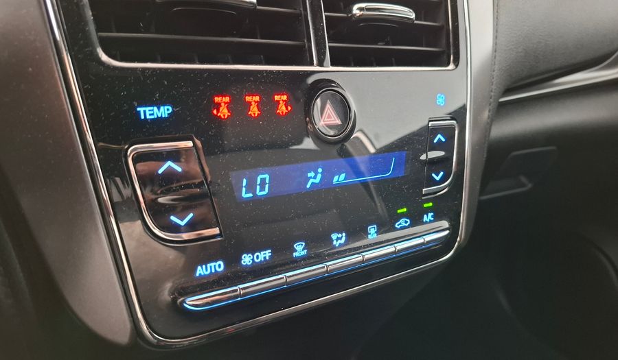 Toyota Yaris 1.5 XLS + CVT Hatchback 2025