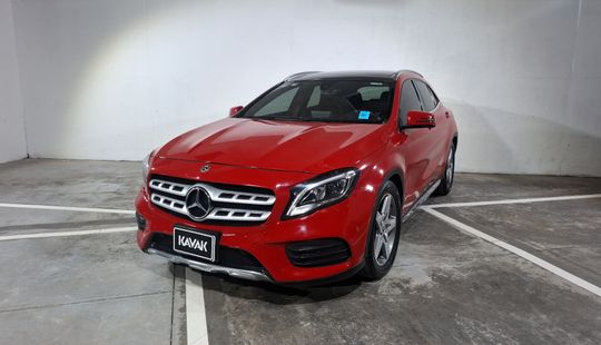 Mercedes Benz • Clase GLA