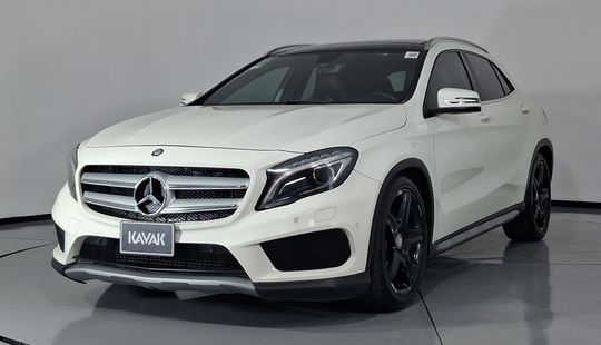Mercedes Benz • Clase GLA