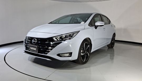 Nissan • Versa