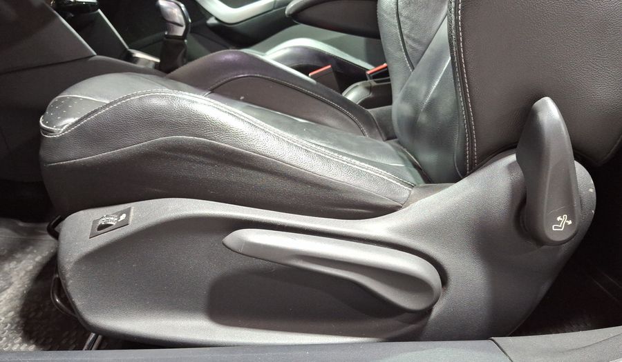 Peugeot 208 1.6 FELINE MT Hatchback 2014