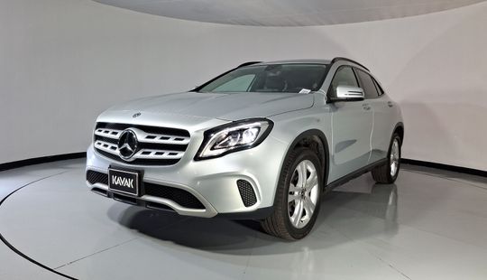 Mercedes Benz • Clase GLA