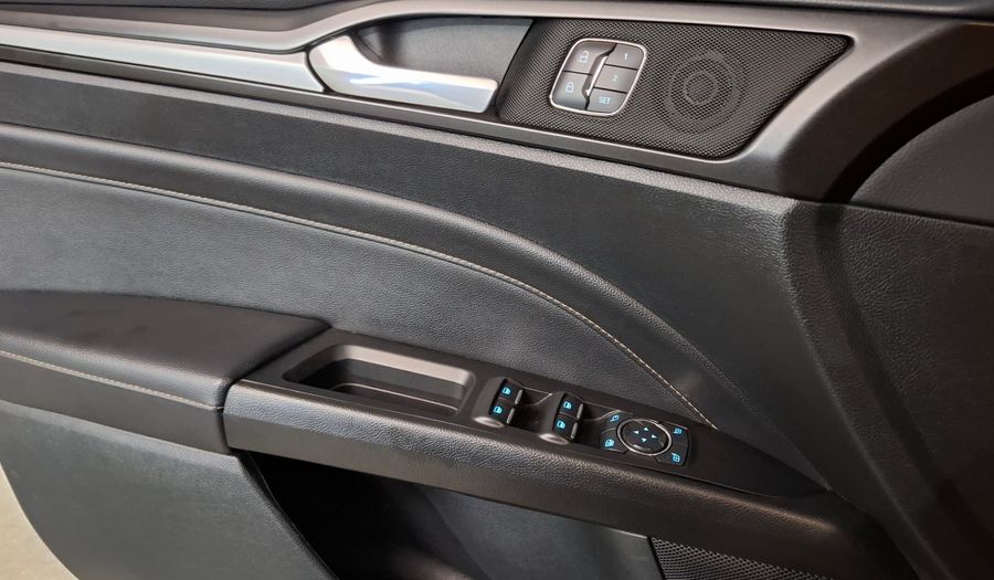 Ford Mondeo 2.0 TITANIUM AUTO Sedan 2017