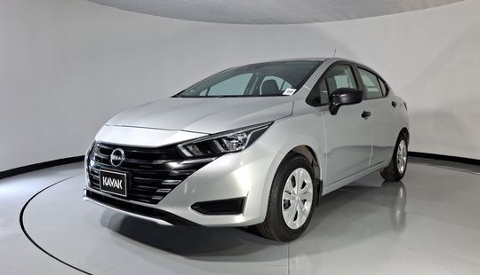 Nissan • Versa