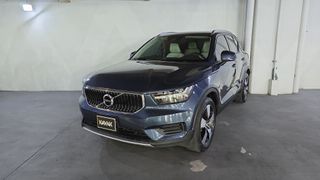 Volvo • XC40