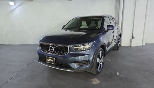 Volvo • XC40