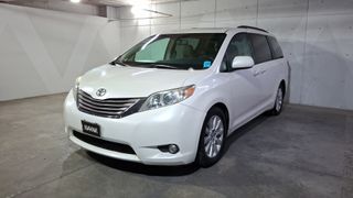 Toyota • Sienna