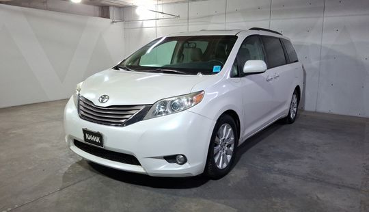 Toyota • Sienna