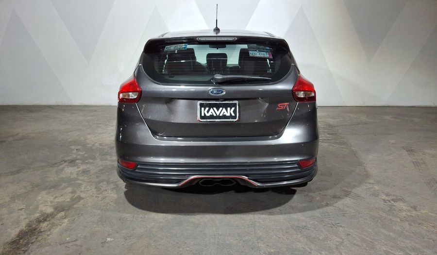 Ford Focus 2.0 ST TM Hatchback 2016