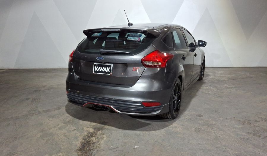 Ford Focus 2.0 ST TM Hatchback 2016