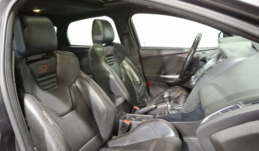 Ford Focus 2.0 ST TM Hatchback 2016