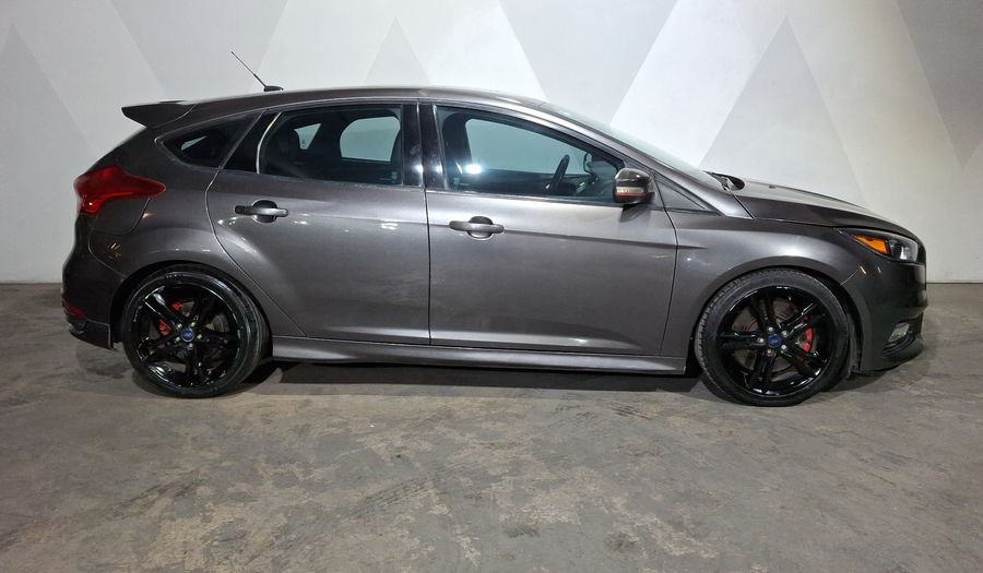 Ford Focus 2.0 ST TM Hatchback 2016