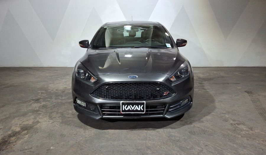 Ford Focus 2.0 ST TM Hatchback 2016