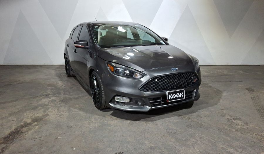 Ford Focus 2.0 ST TM Hatchback 2016