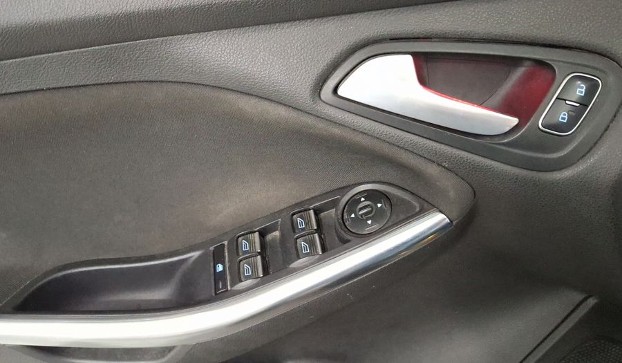 Ford Focus 2.0 ST TM Hatchback 2016