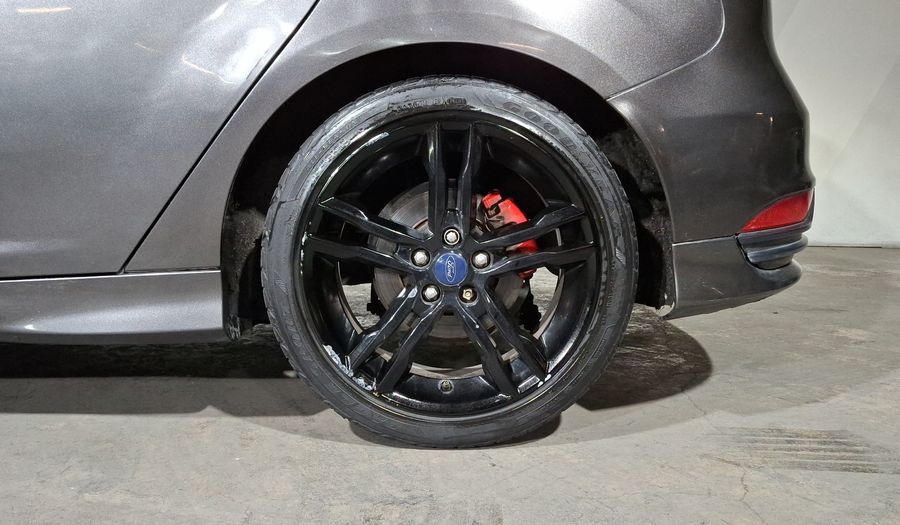 Ford Focus 2.0 ST TM Hatchback 2016