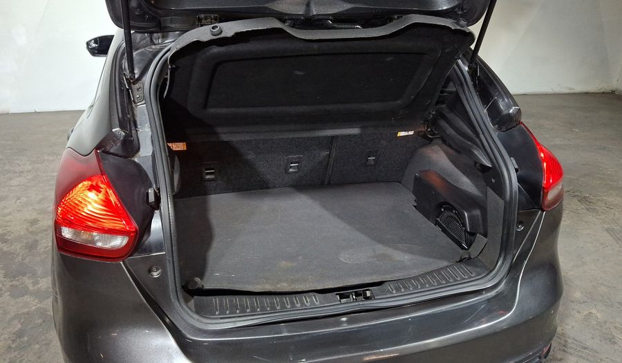 Ford Focus 2.0 ST TM Hatchback 2016