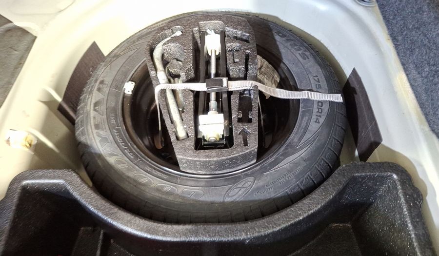 Volkswagen Vento 1.6 HIGHLINE TIPTRONIC Sedan 2015