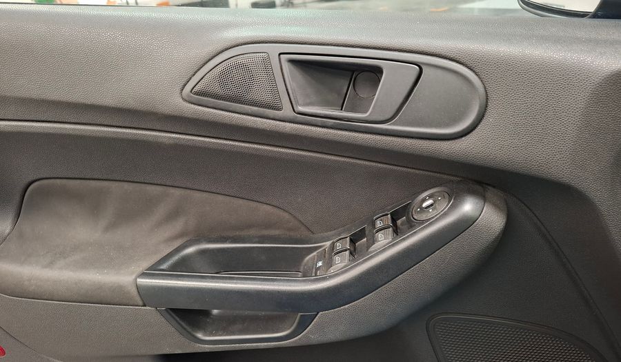 Ford Fiesta Kinetic Design 1.6 S PLUS Hatchback 2014