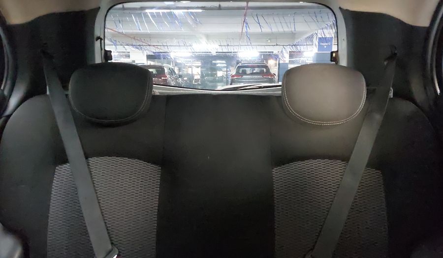 Nissan March 1.6 SV CVT Hatchback 2017