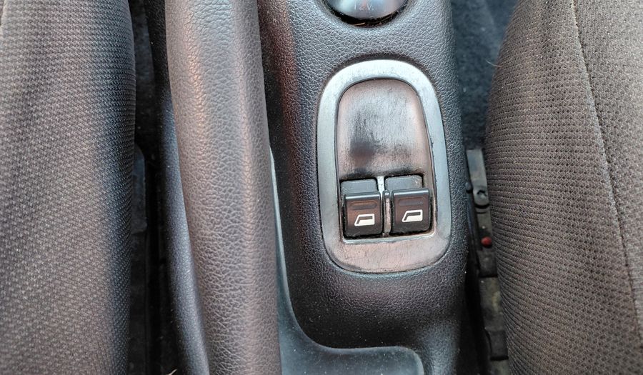 Peugeot 207 1.6 COMPACT XS MT Hatchback 2012