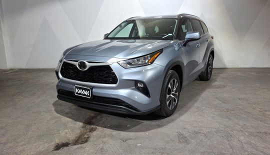 Toyota • Highlander