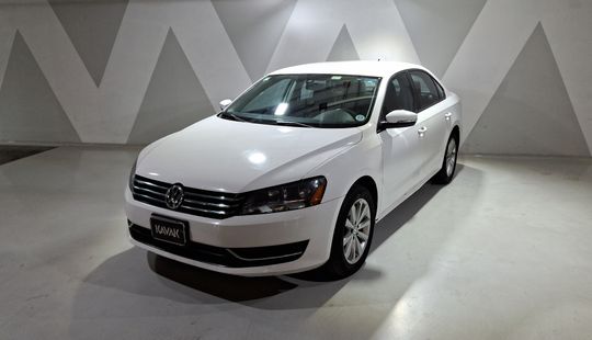 Volkswagen • Passat