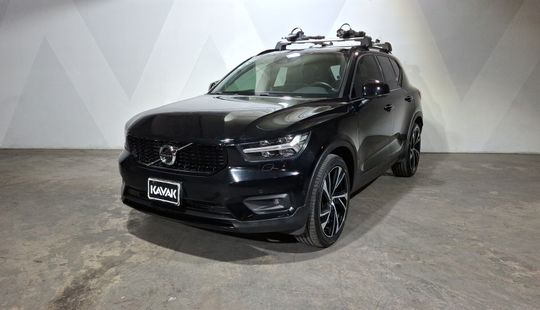 Volvo • XC40