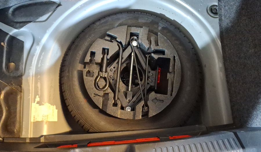 Volkswagen Polo 1.6 STARTLINE AUTO Hatchback 2019