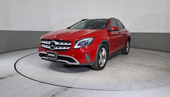 Mercedes Benz • Clase GLA