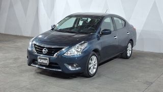 Nissan • Versa