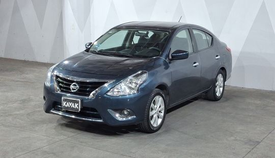 Nissan • Versa