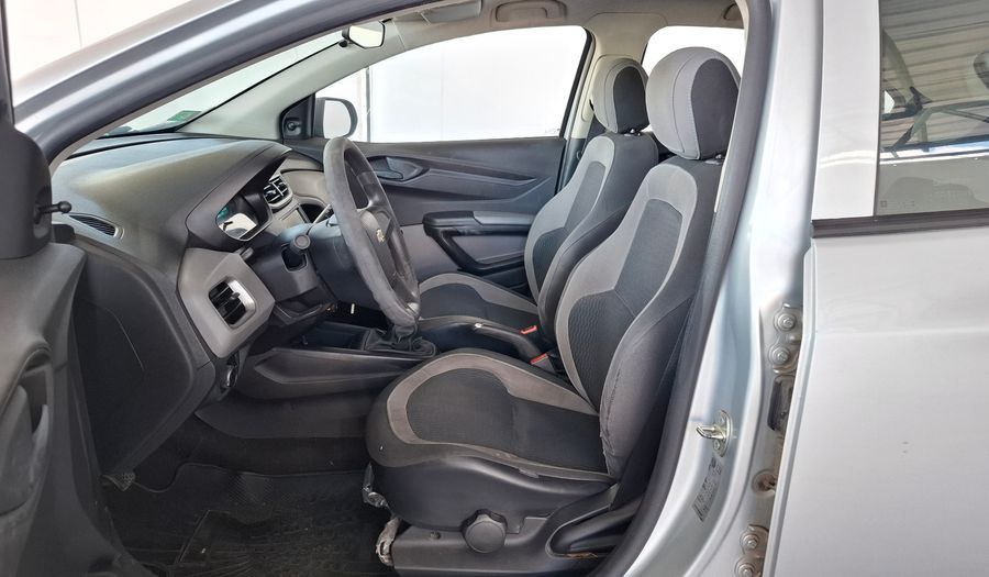 Chevrolet Onix 1.4 LT Hatchback 2015