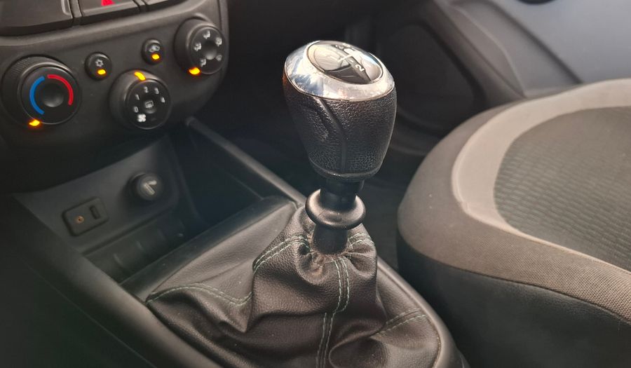 Chevrolet Onix 1.4 LT Hatchback 2015